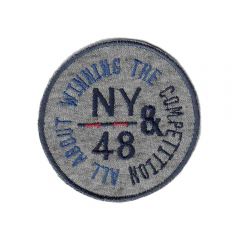 Applikation Button NY&48 auf grauem Jersey - 5 Stück